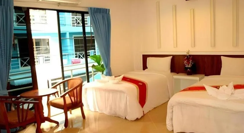 Bed in Triple Rund Place Hotel