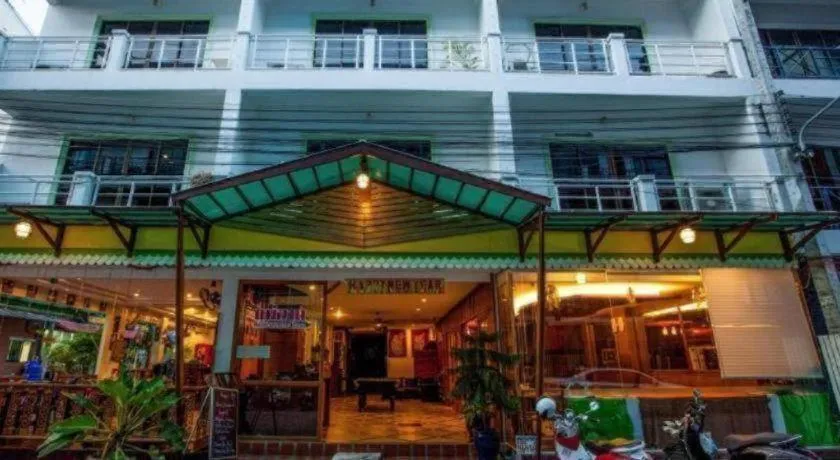 Triple Rund Place Hotel