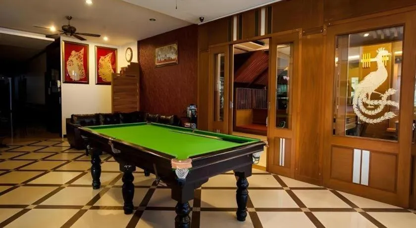 Triple Rund Place Hotel