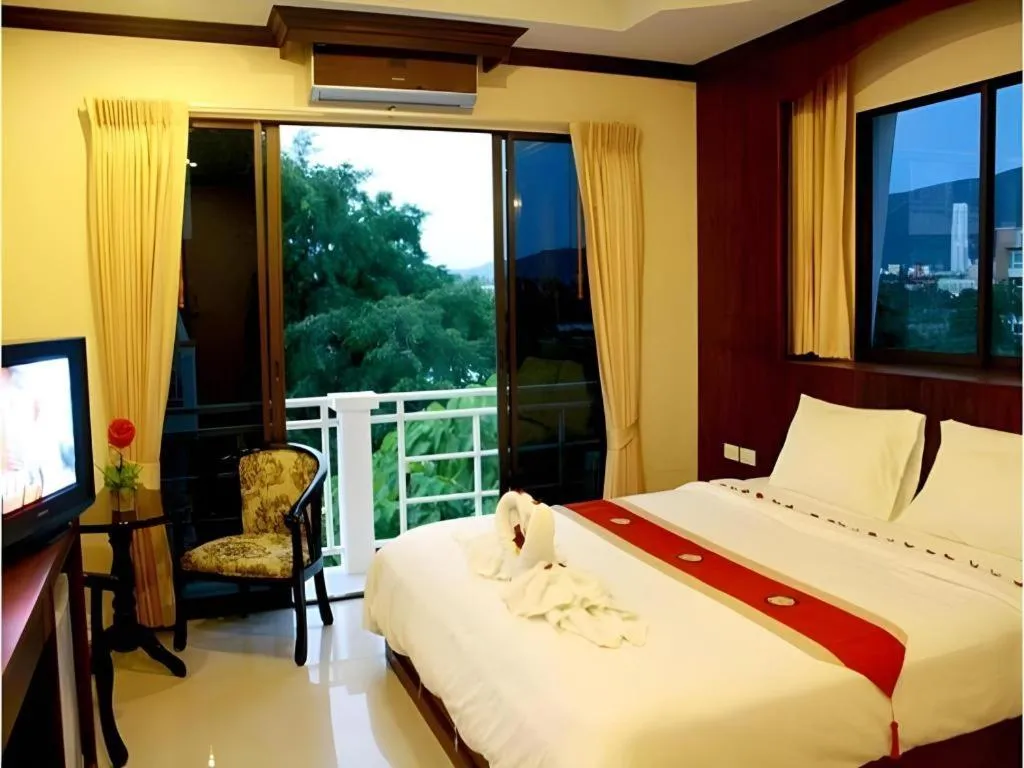 Bed in Triple Rund Place Hotel