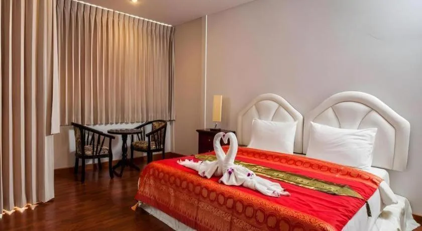 Bed in Triple Rund Place Hotel