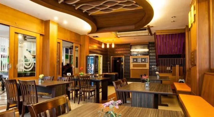 Triple Rund Place Hotel