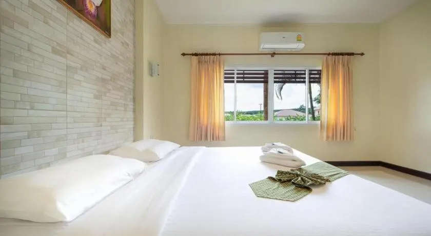 Bed in Kaew Samui Resort