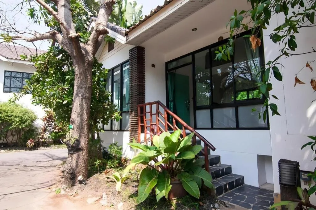 Chayada Garden House and Resort Hotel