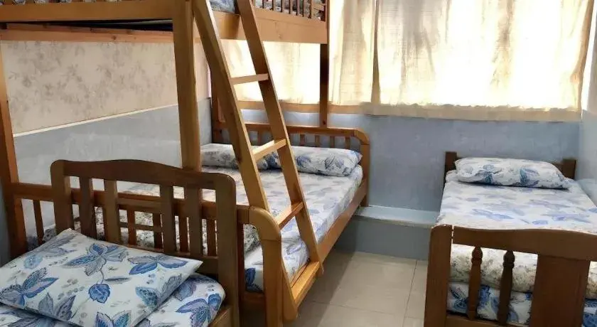 Bed in Dragon Hostel Hong Kong Bed in Dragon Hostel Hong Kong