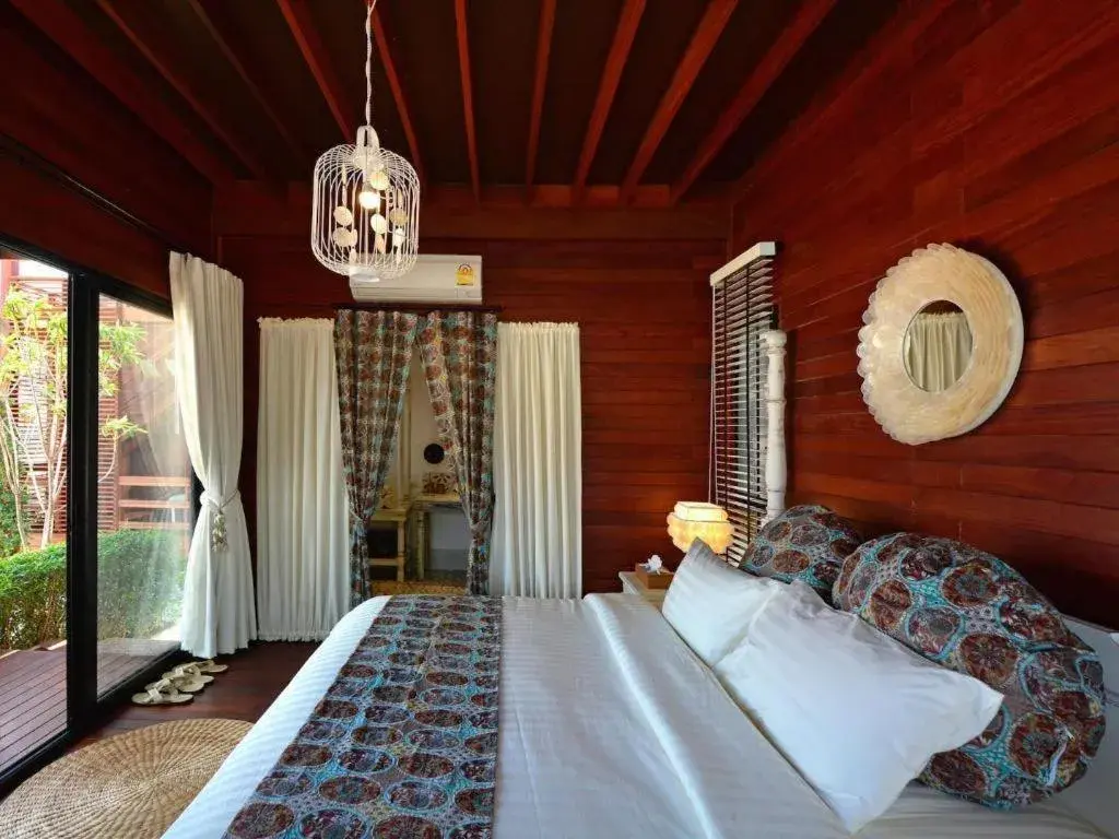 Bed in The Blue Sky Resort@ Koh Payam Bed in The Blue Sky Resort@ Koh Payam