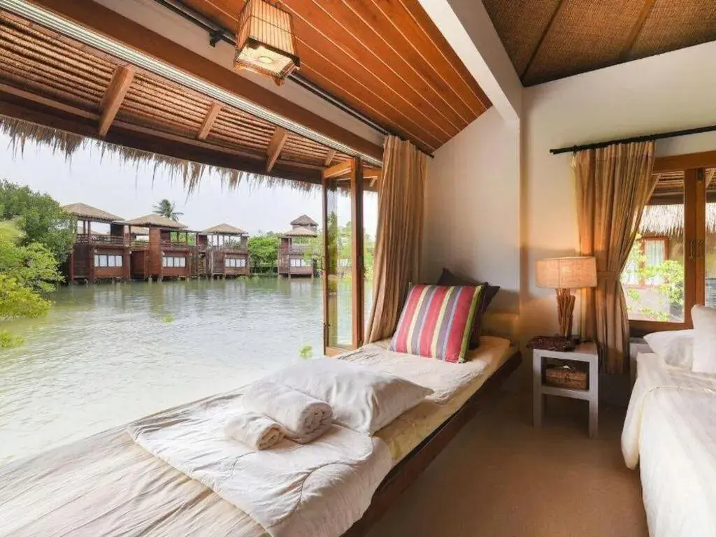 Bed in The Blue Sky Resort@ Koh Payam Bed in The Blue Sky Resort@ Koh Payam