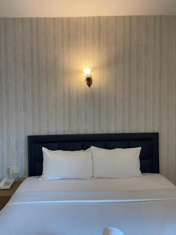 Bed in SR Hotel Bed in SR Hotel