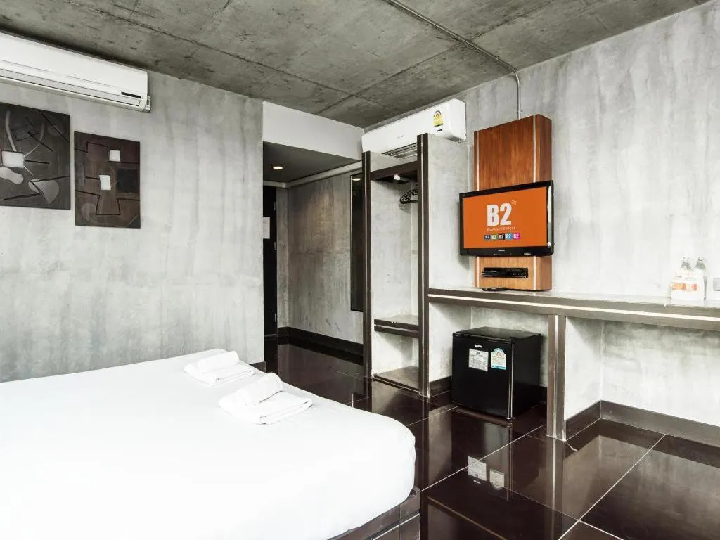 Bed in B2 Black Business and Budget Hotel