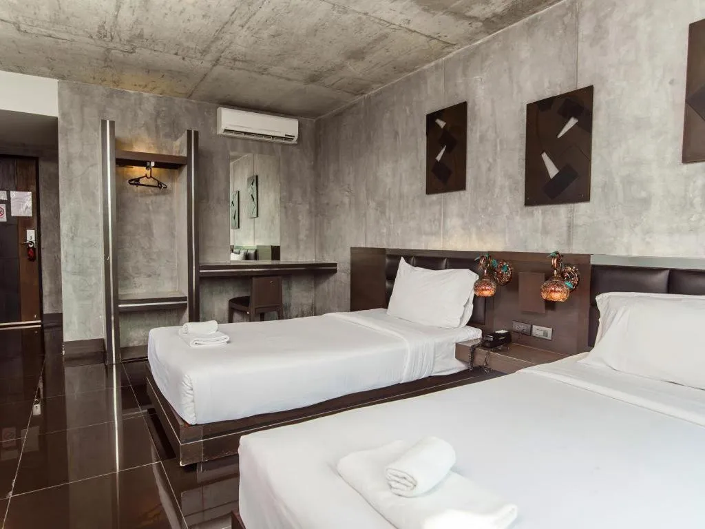 Bed in B2 Black Business and Budget Hotel