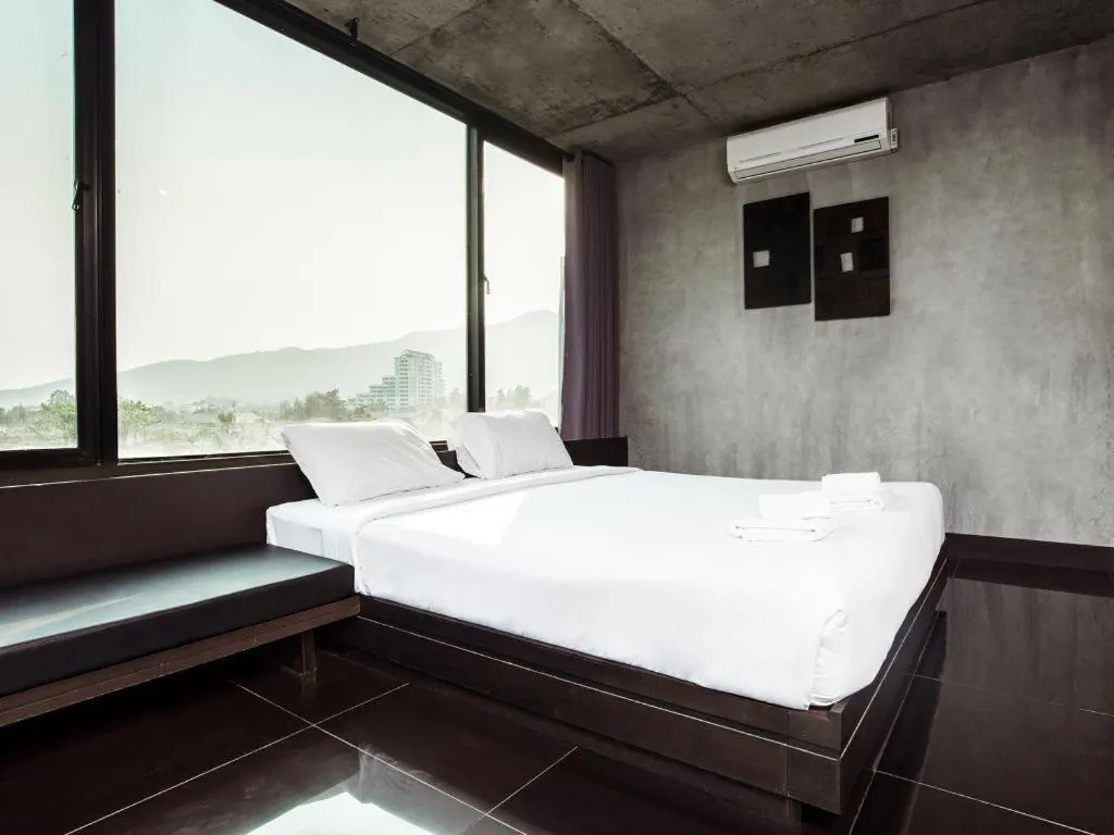 Bed in B2 Black Business and Budget Hotel