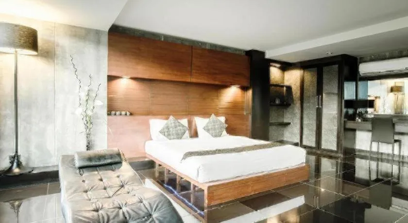 Bed in B2 Black Business and Budget Hotel