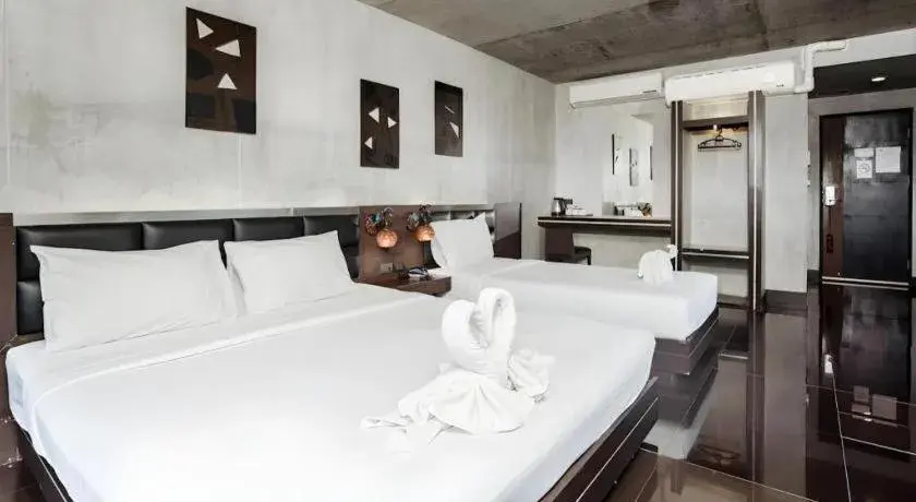 Bed in B2 Black Business and Budget Hotel Bed in B2 Black Business and Budget Hotel