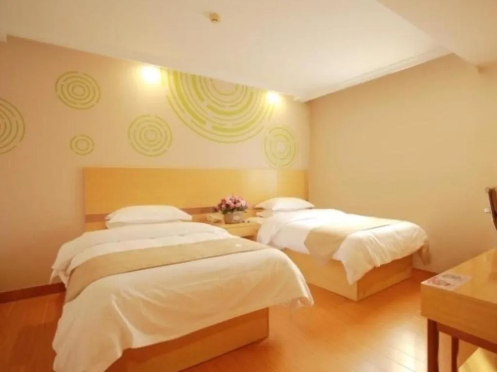 Bed in GreenTree Inn Suites HongQiao Airport Branch