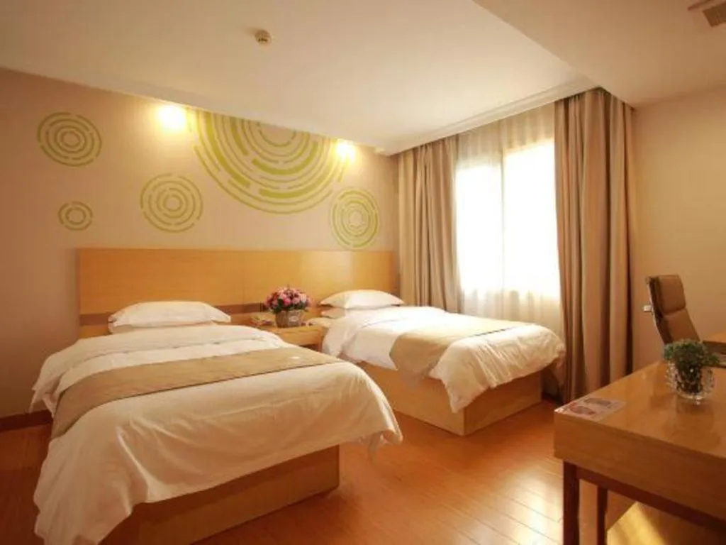 Bed in GreenTree Inn Suites HongQiao Airport Branch