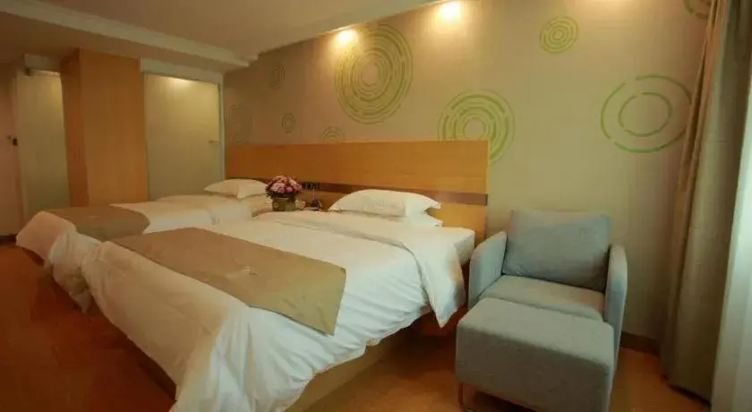 Bed in GreenTree Inn Suites HongQiao Airport Branch Bed in GreenTree Inn Suites HongQiao Airport Branch
