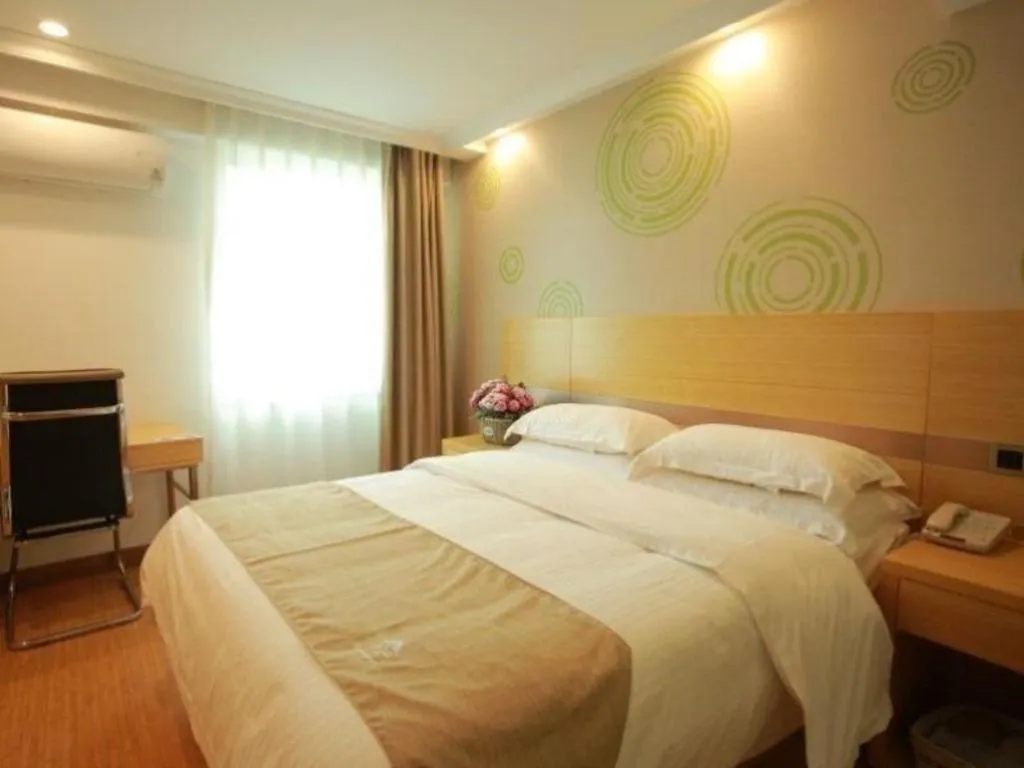 Bed in GreenTree Inn Suites HongQiao Airport Branch