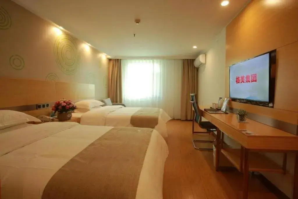 Bed in GreenTree Inn Suites HongQiao Airport Branch Bed in GreenTree Inn Suites HongQiao Airport Branch