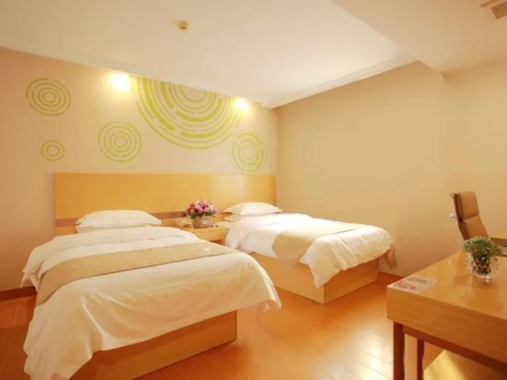 Bed in GreenTree Inn Suites HongQiao Airport Branch