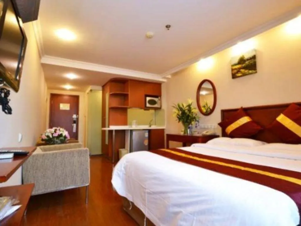Bed in GreenTree Inn Suites HongQiao Airport Branch