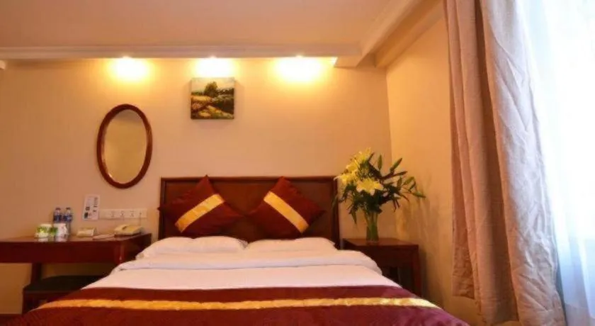 Bed in GreenTree Inn Suites HongQiao Airport Branch