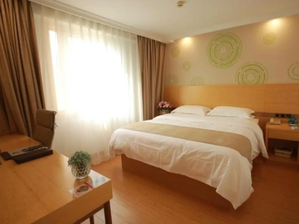 Bed in GreenTree Inn Suites HongQiao Airport Branch