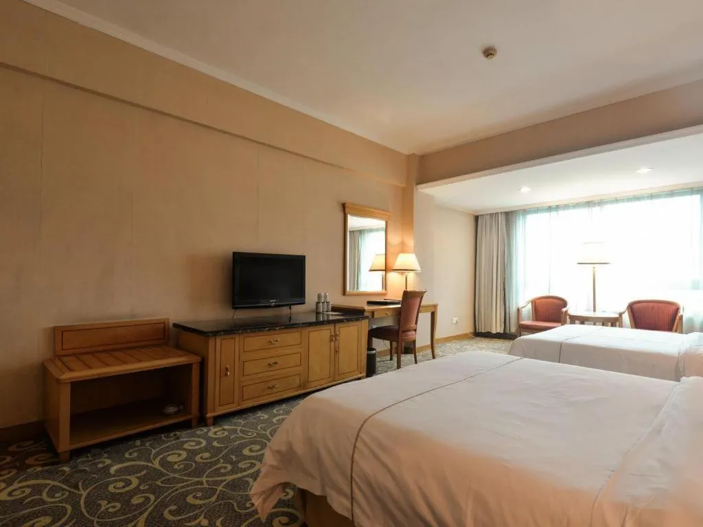 Bed in New Pearl River Hotel