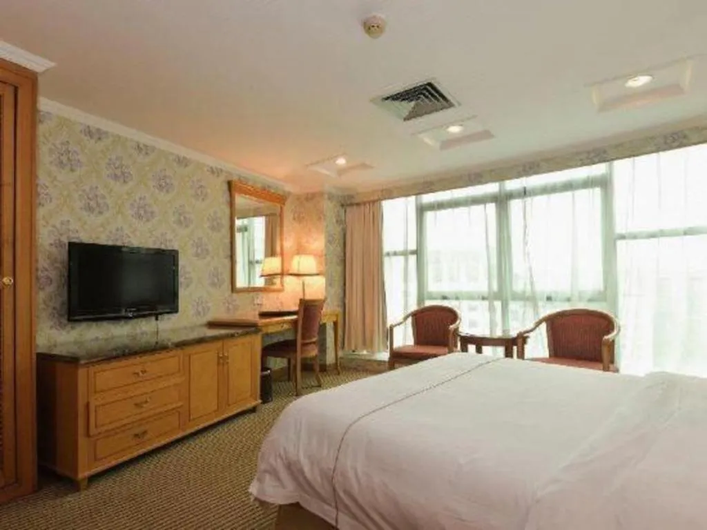 Bed in New Pearl River Hotel