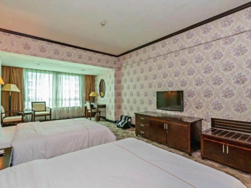 Bed in New Pearl River Hotel