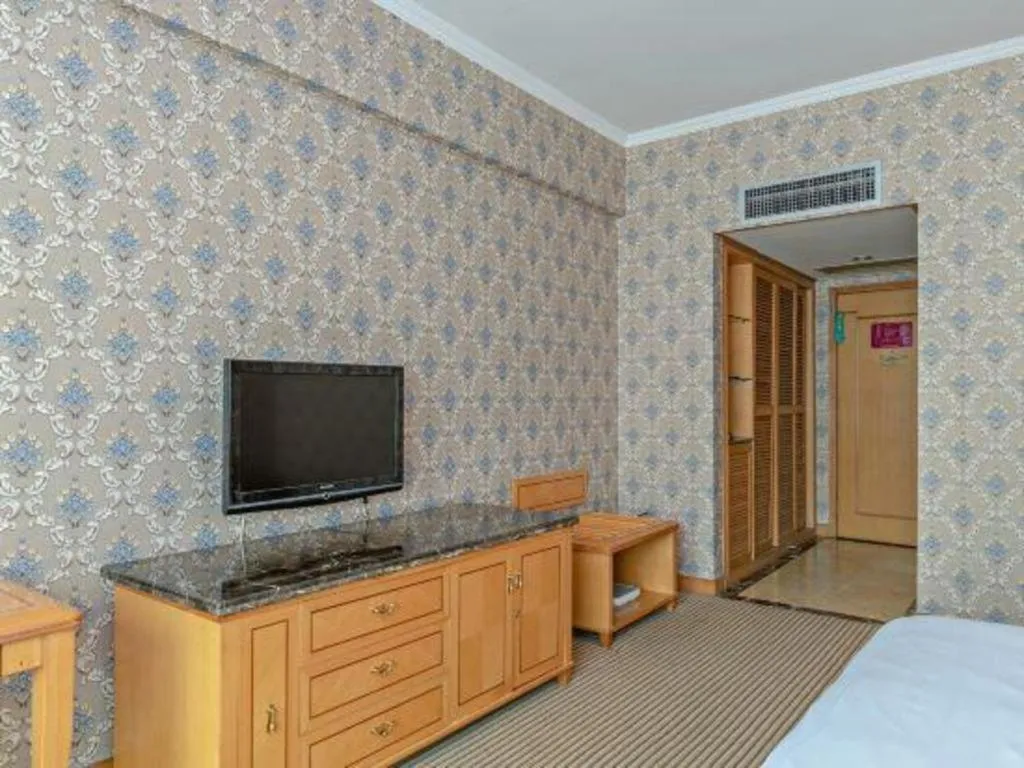 Bed in New Pearl River Hotel