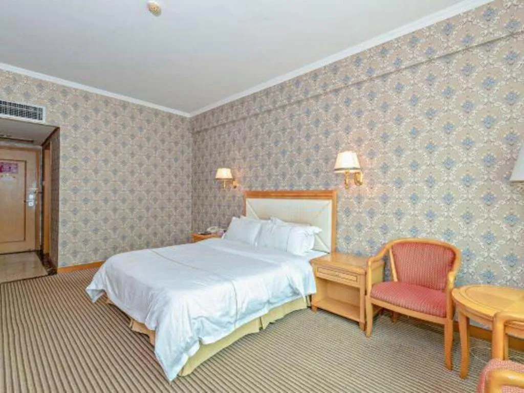 Bed in New Pearl River Hotel