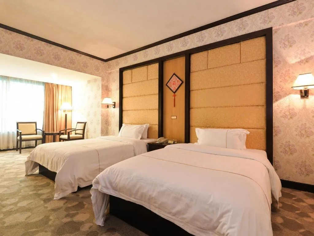 Bed in New Pearl River Hotel