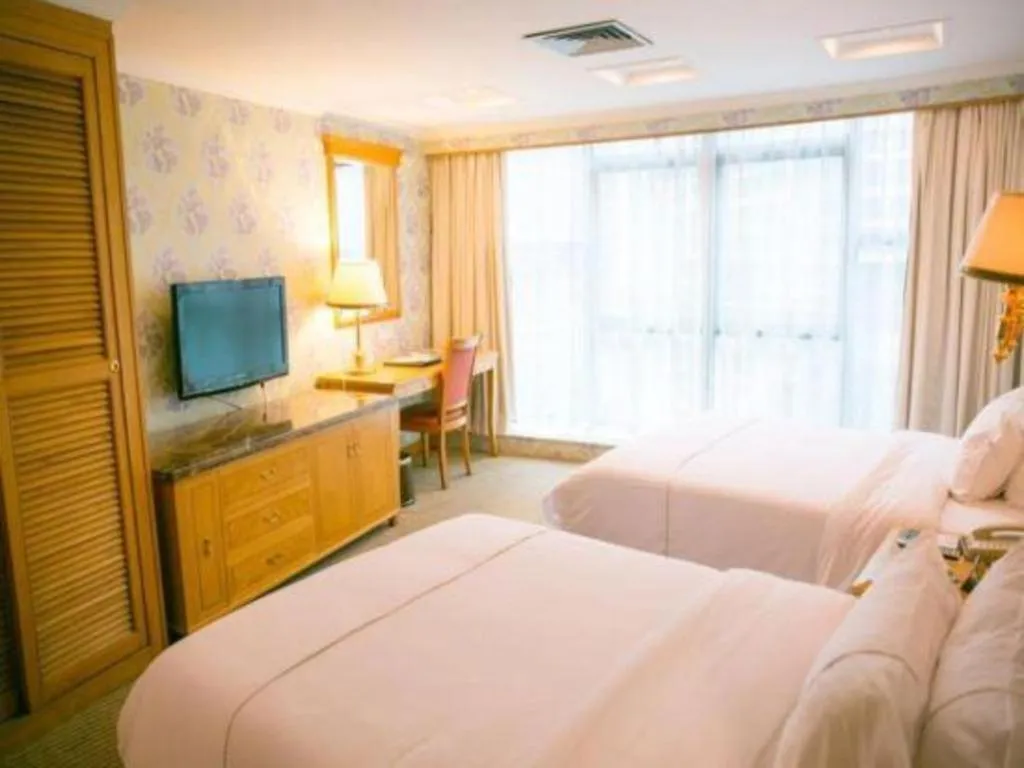 Bed in New Pearl River Hotel