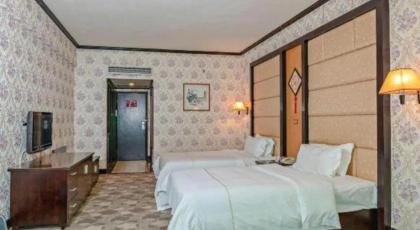 Bed in New Pearl River Hotel