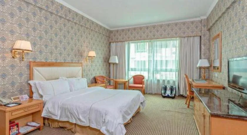 Bed in New Pearl River Hotel