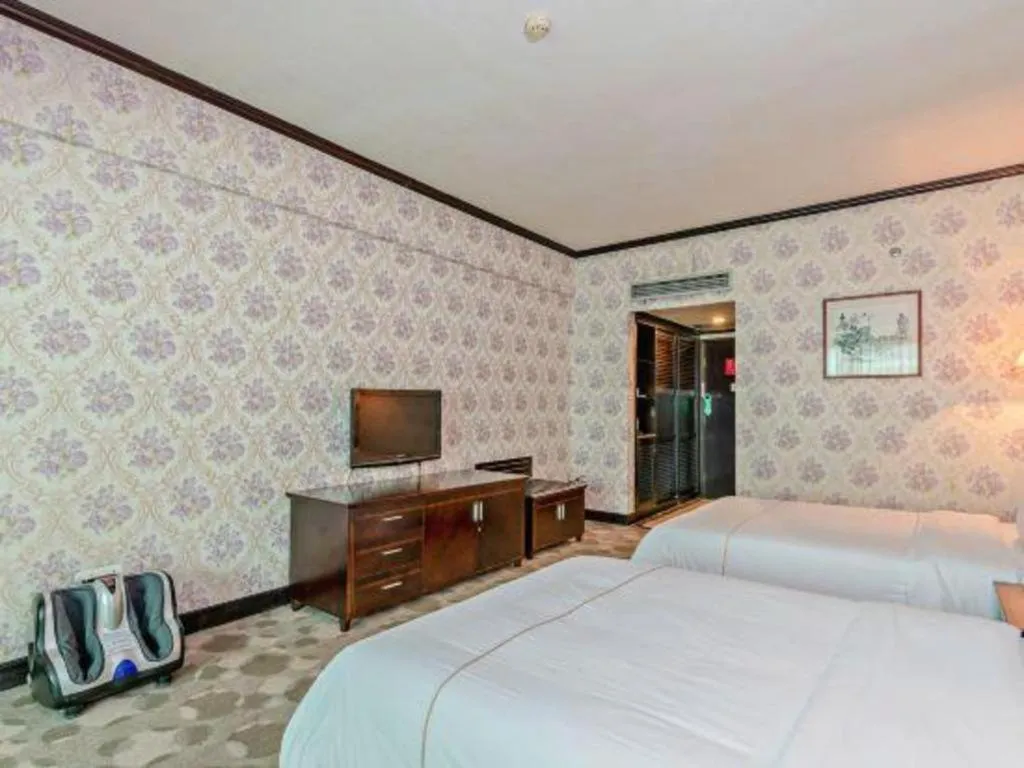 Bed in New Pearl River Hotel