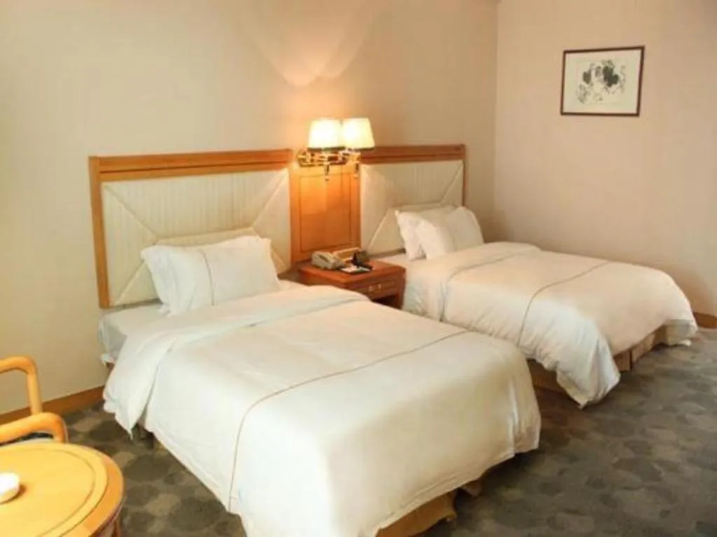 Bed in New Pearl River Hotel