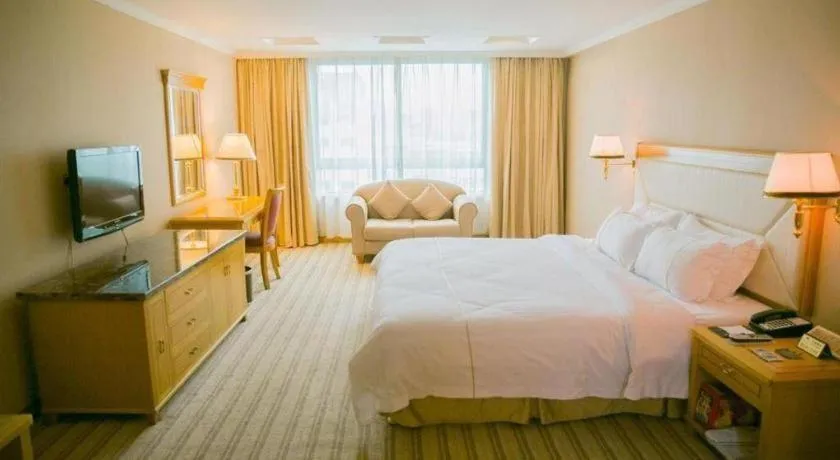 Bed in New Pearl River Hotel