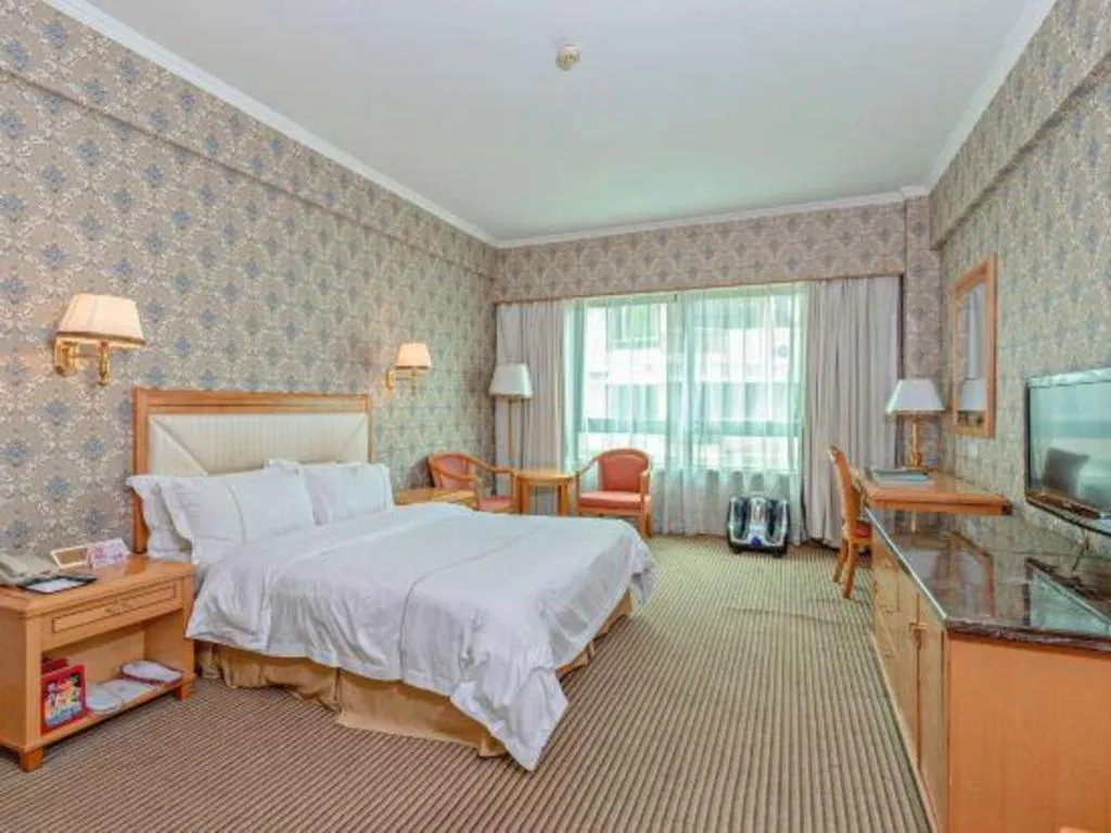 Bed in New Pearl River Hotel