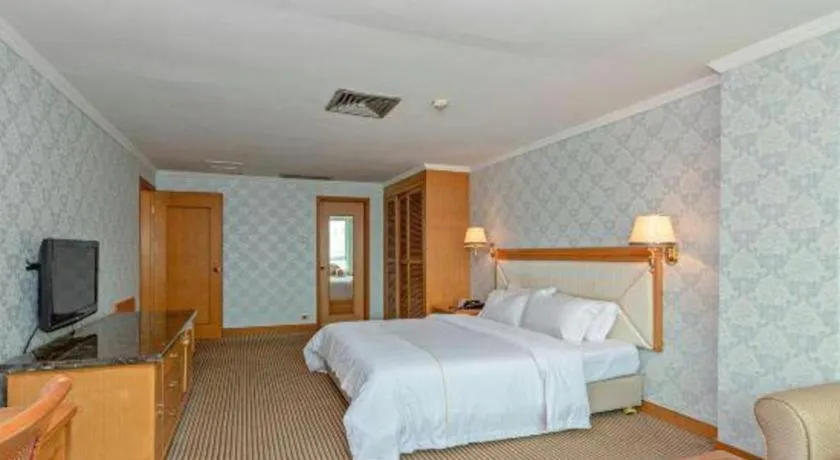 Bed in New Pearl River Hotel