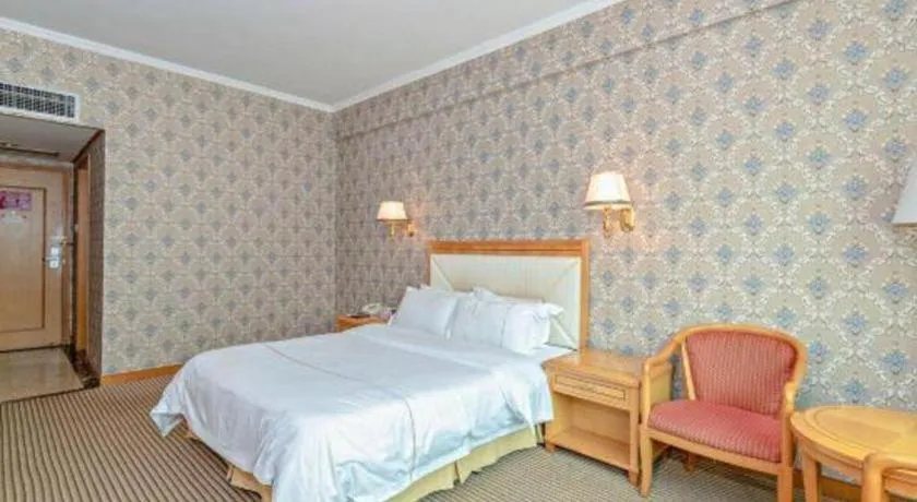 Bed in New Pearl River Hotel