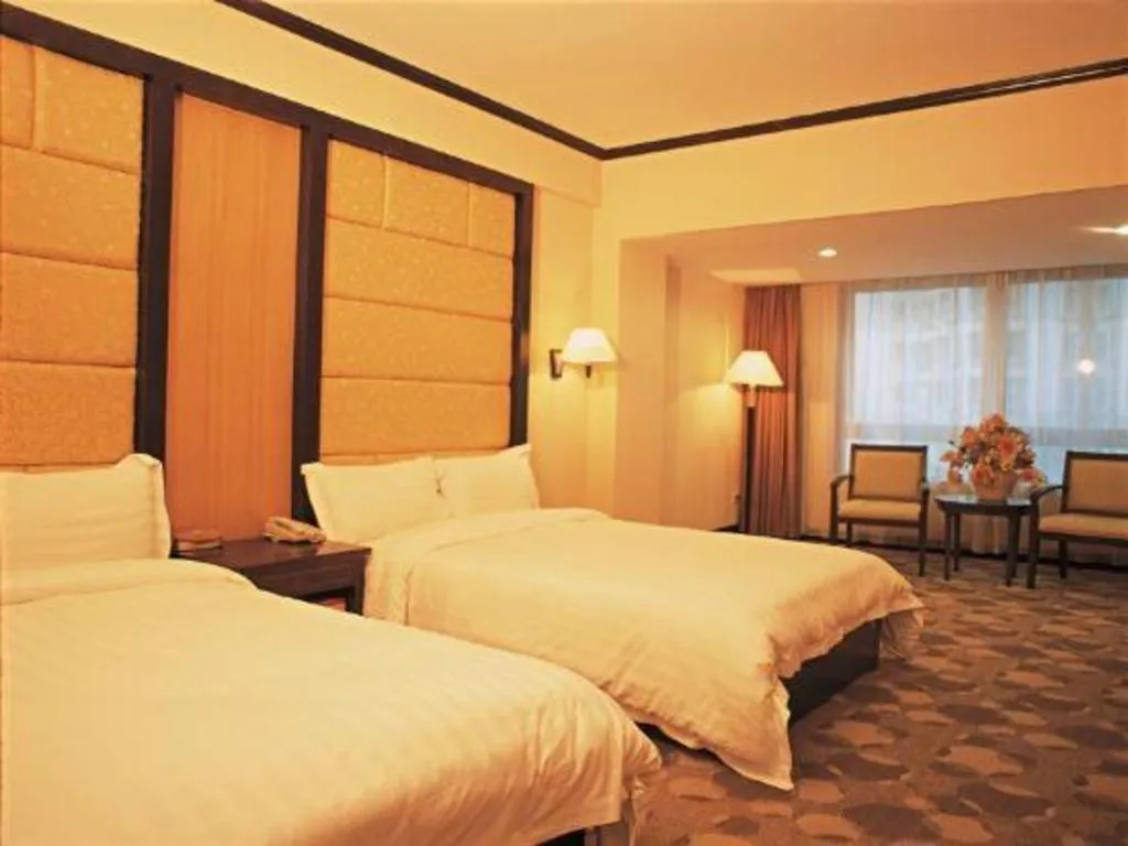 Bed in New Pearl River Hotel