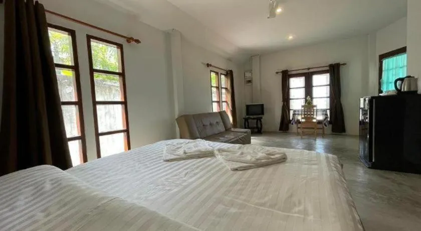 Bed in Rose Garden Samui Bungalows