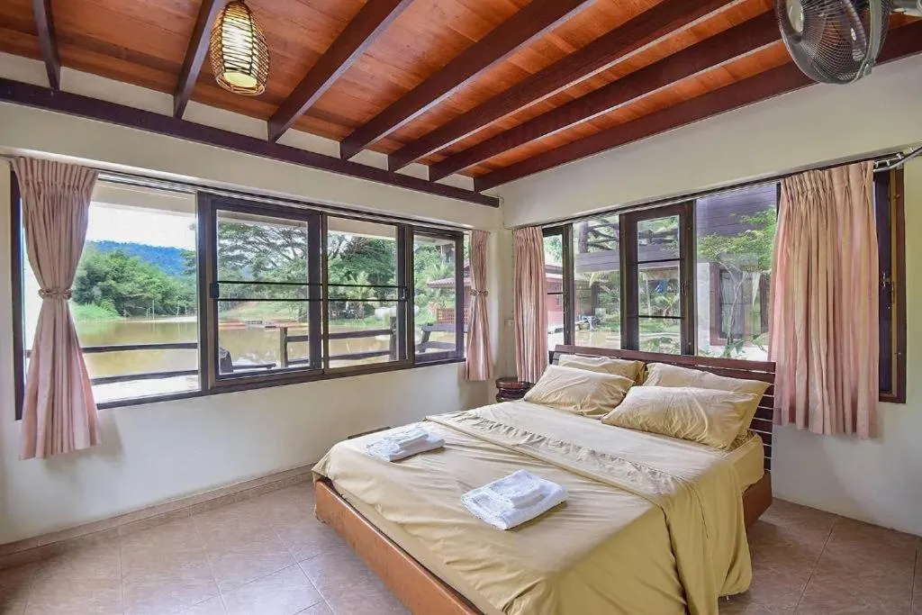 Bed in Nicslongstay Hotel