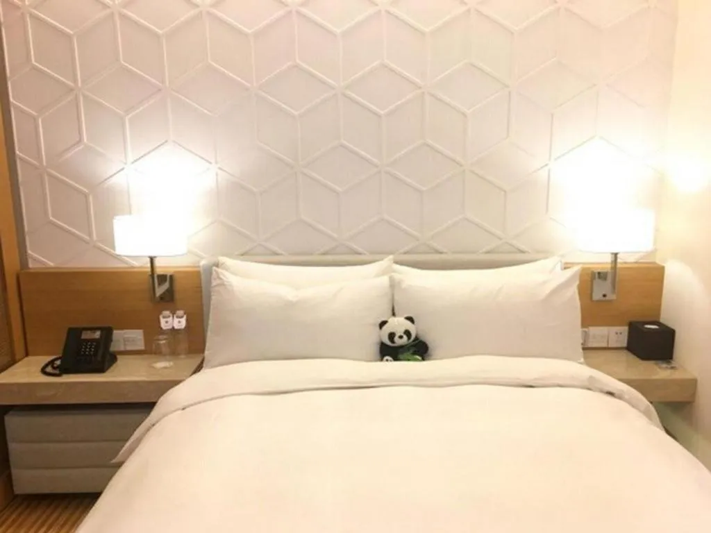 Bed in H-Hotel Riverside Chengdu