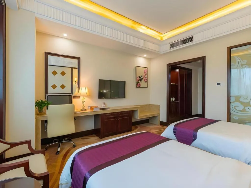 Bed in Sun City Hotel Haikou