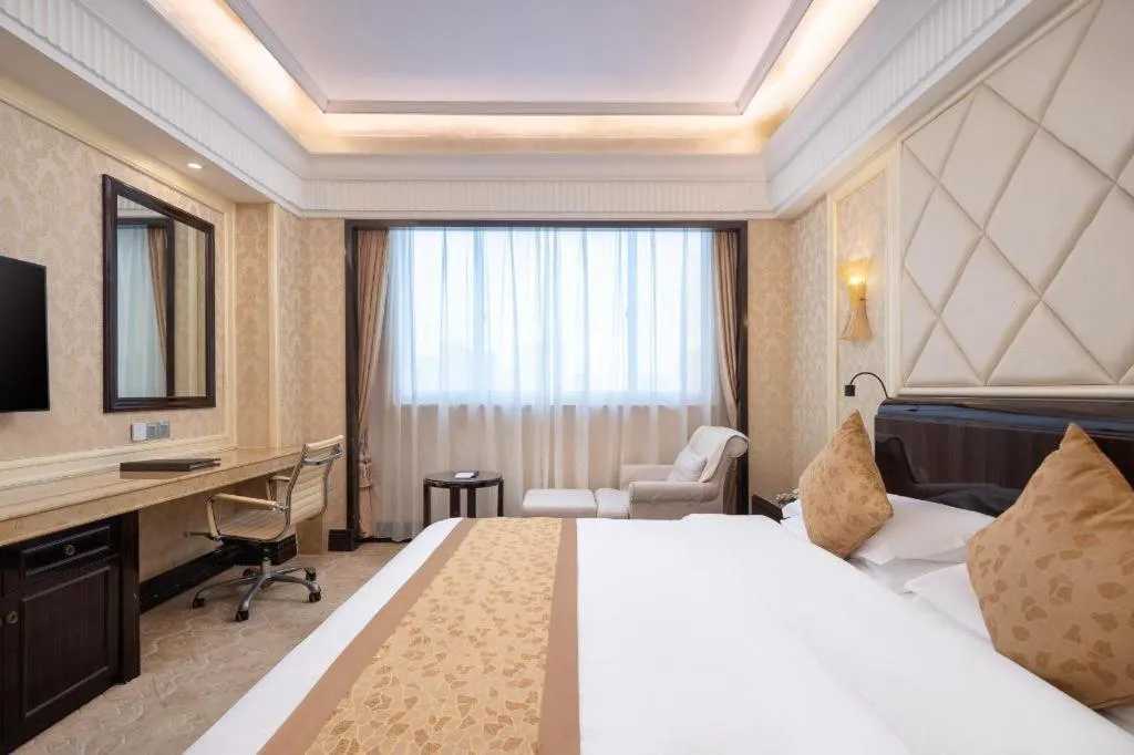 Bed in Sun City Hotel Haikou