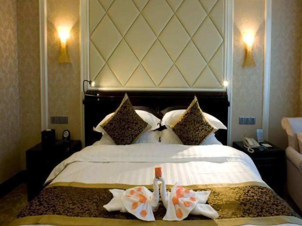 Bed in Sun City Hotel Haikou