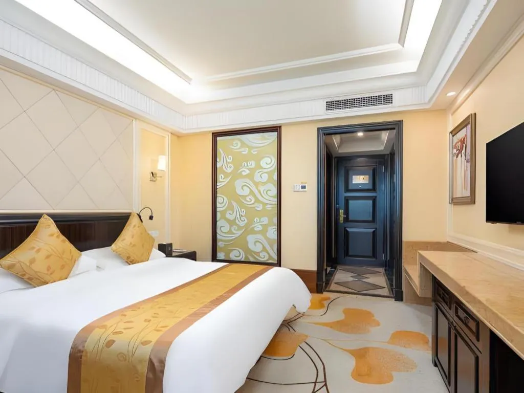 Bed in Sun City Hotel Haikou