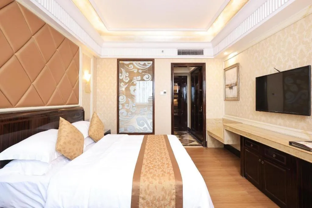 Bed in Sun City Hotel Haikou